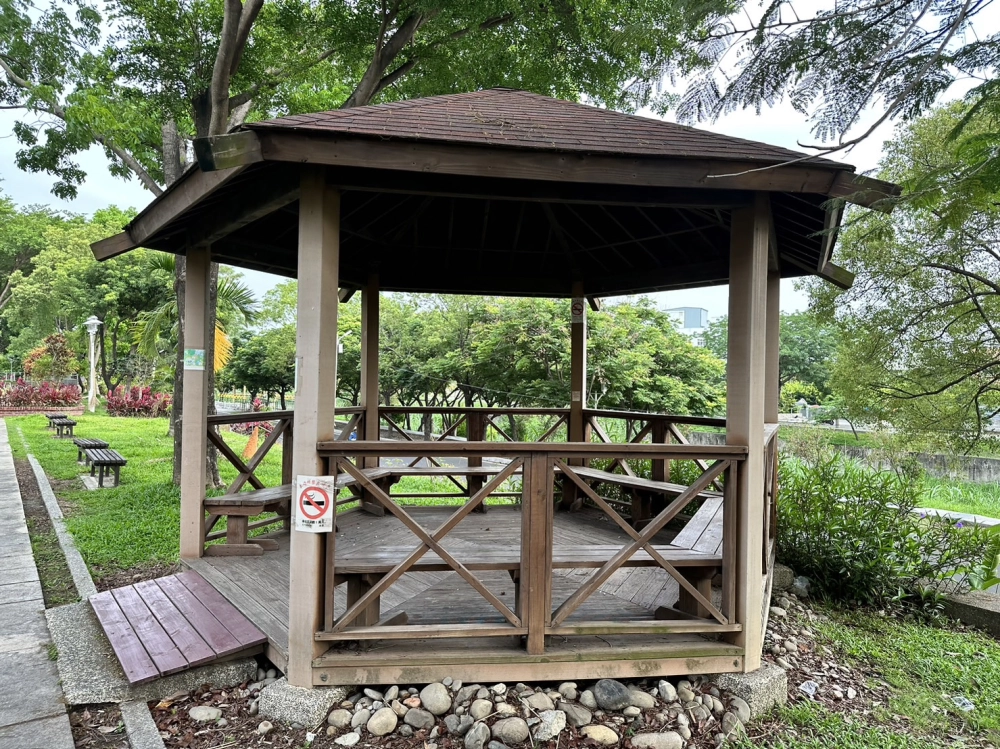 LS-002 Wood-Plastic Pavilion