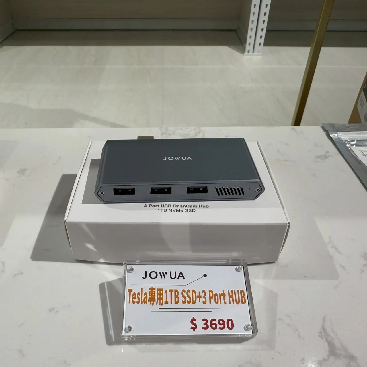 tesla專用1TB SSD+3 Port HUB