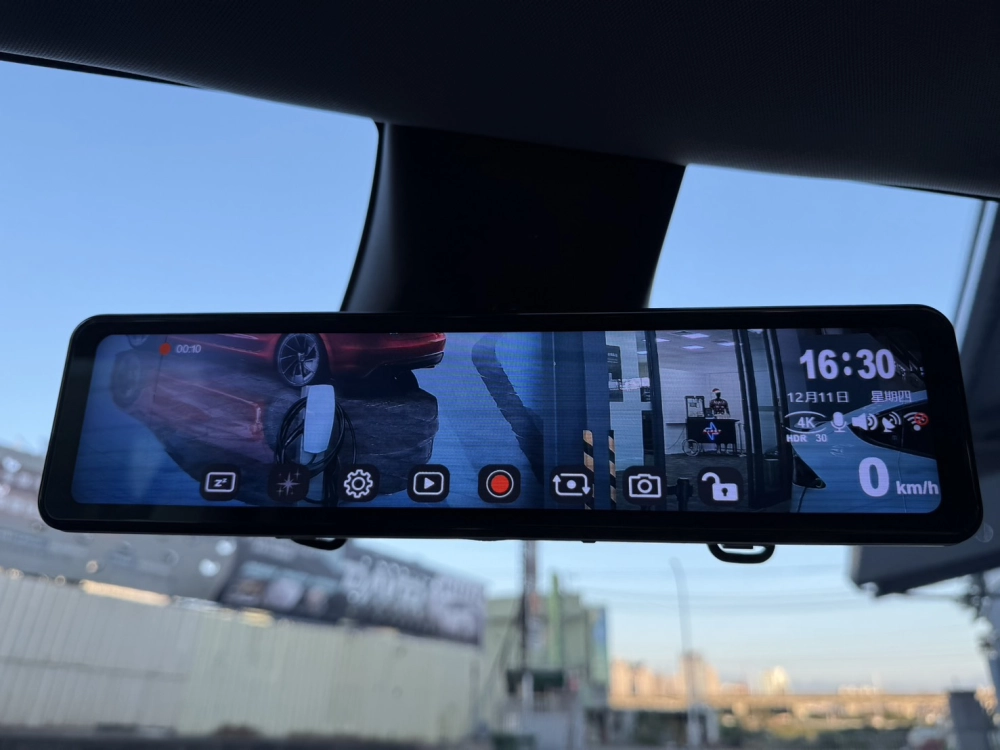 Tesla Model Y 快譯通 S95A