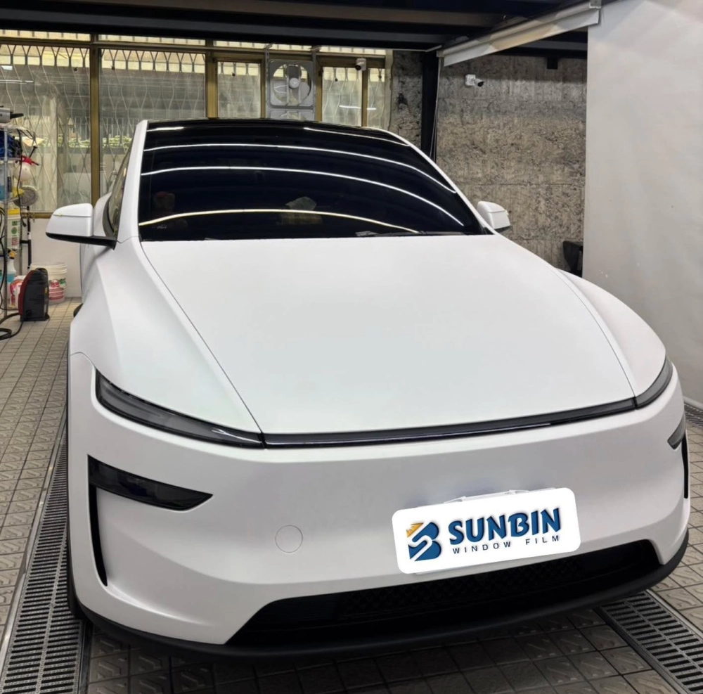 Tesla 煥新Model Y  MG05 消光珍珠白漸變粉