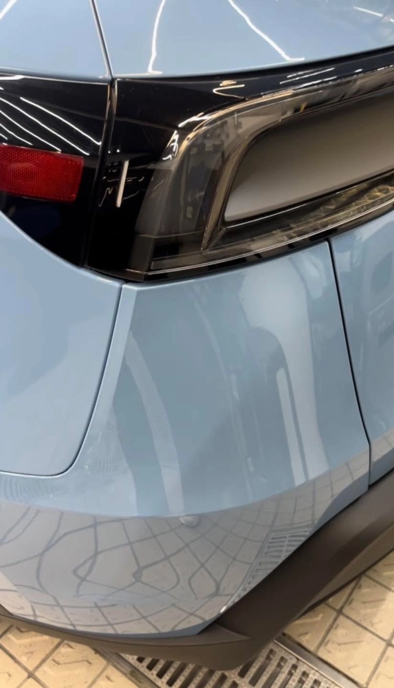 Tesla 煥新Model Y  G118 天空藍