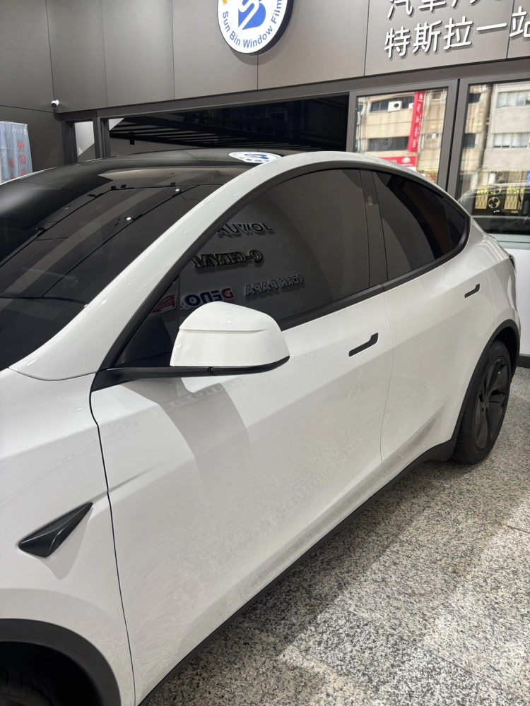 Tesla 煥新Model Y  G220 白調水泥灰