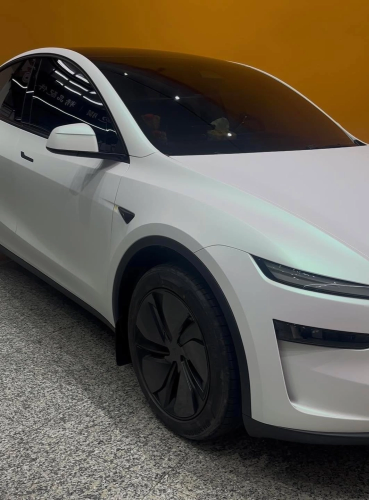 Tesla 煥新Model Y  MG05 消光珍珠白漸變粉