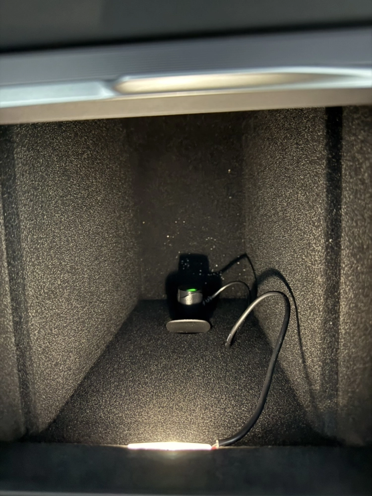 Tesla Model Y 快譯通 S95B 外鏡頭