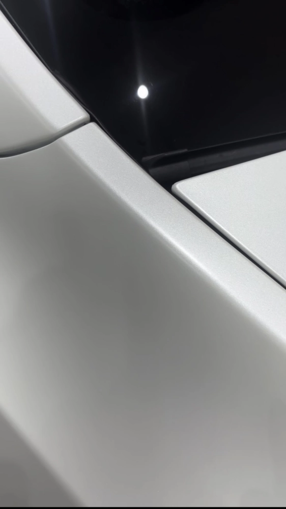 Tesla 煥新Model Y  消光珍珠白