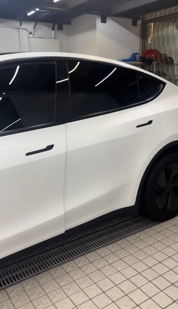 Tesla 煥新Model Y  絲綢消光珍珠白
