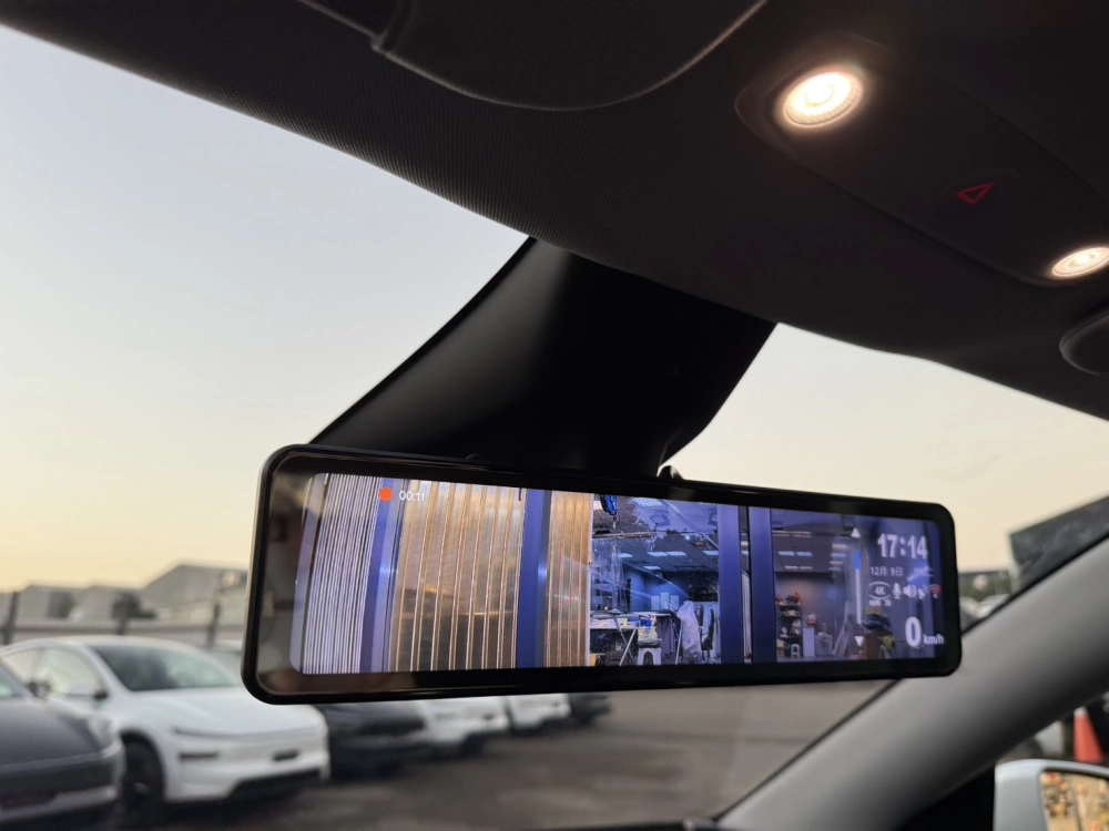 Tesla Model Y 快譯通 S95B 外鏡頭