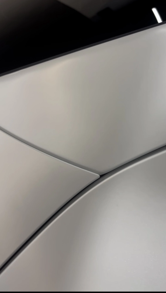 Tesla 煥新Model Y  消光珍珠白