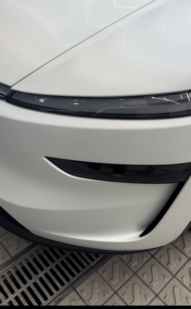 Tesla 煥新Model Y  絲綢消光珍珠白