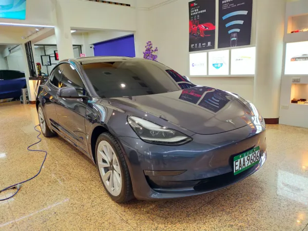Tesla Model3 前檔C30車身C10