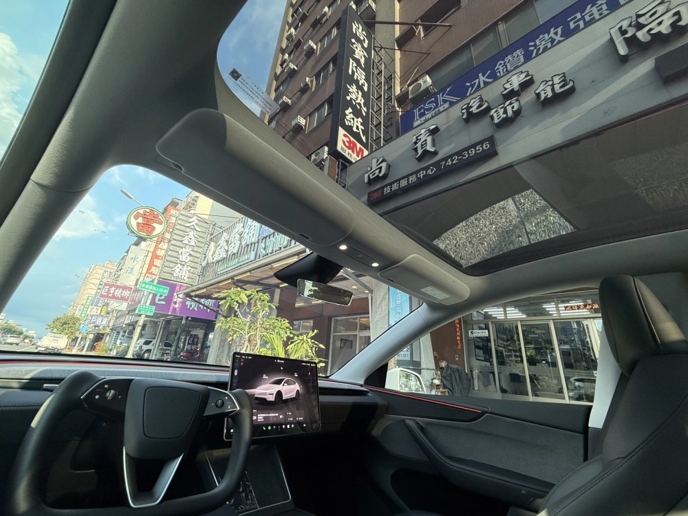 Tesla 煥新Model Y 前擋KT28 車身KT18