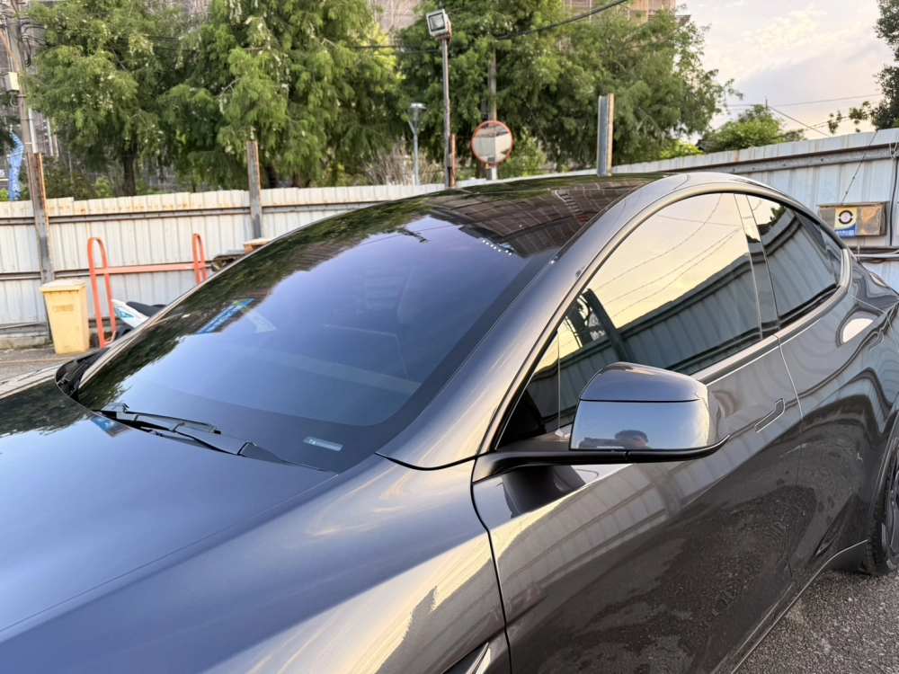Tesla 煥新Model Y 全車含天窗奢華40