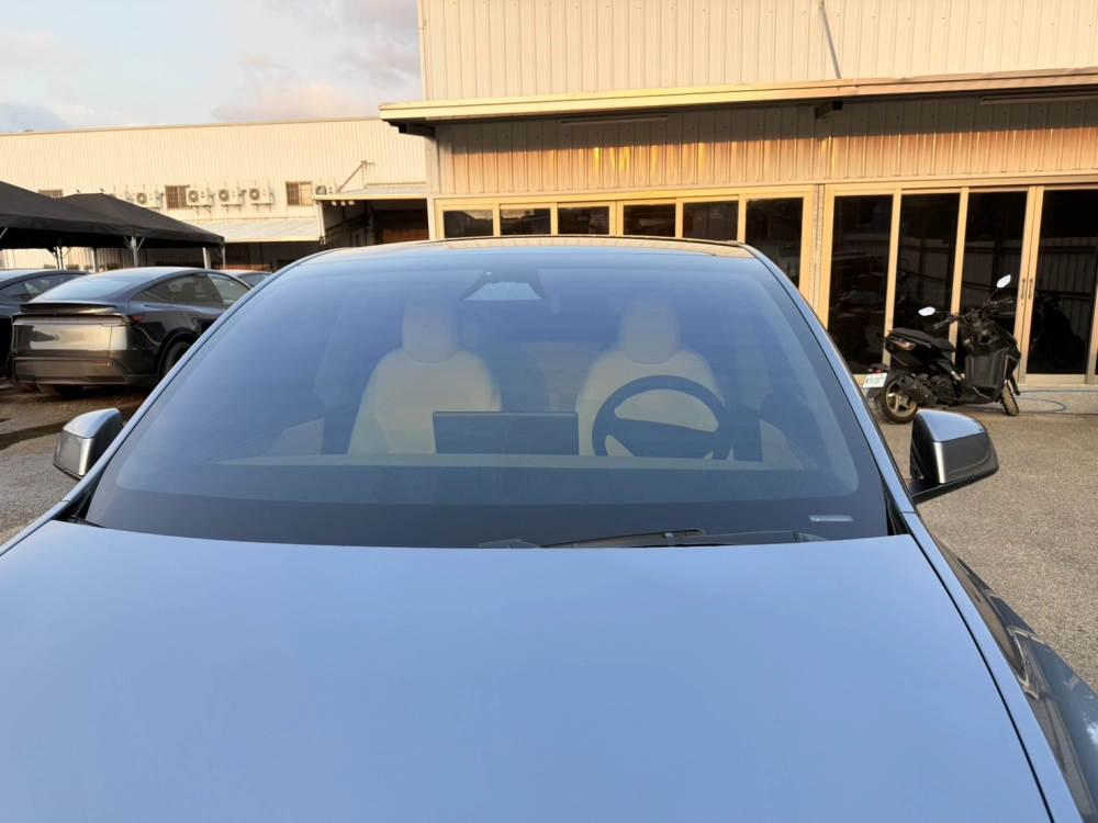 Tesla 煥新Model Y 白內裝 前擋奢華40 前窗奢華20 後窗奢華40 後擋奢華20