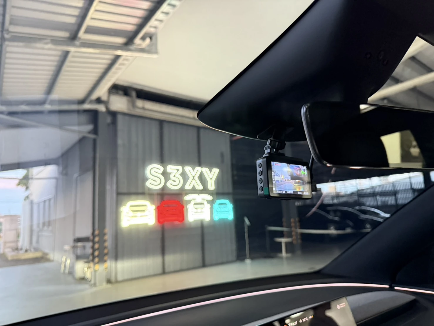 Tesla 煥新Model Y 快譯通 M548GH