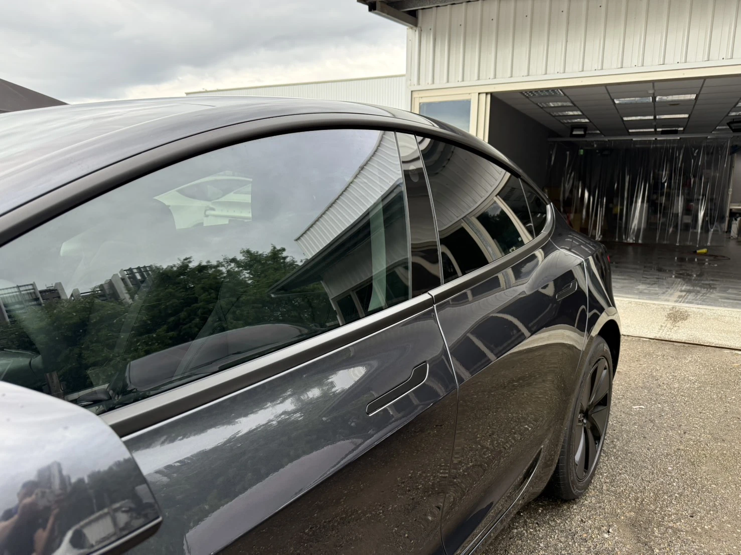 Tesla Model 3前擋LUX70 前窗LUX40 後窗LUX20 後擋LUX20 天窗LUX40