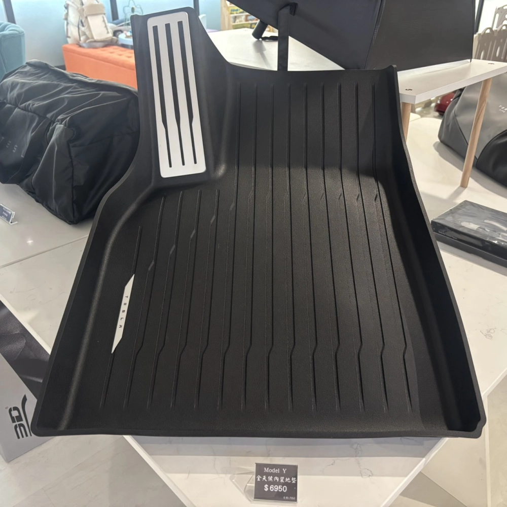 TESLA 原廠腳踏墊