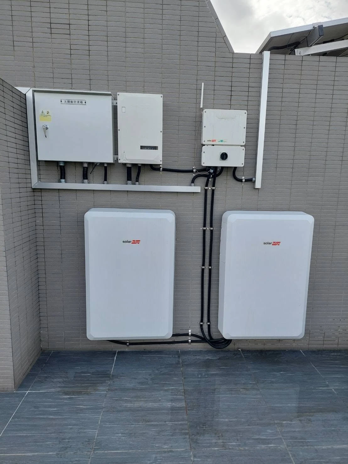 龍潭3.465kw太陽光電20度鋰鐵儲能系統併內線已掛錶完成