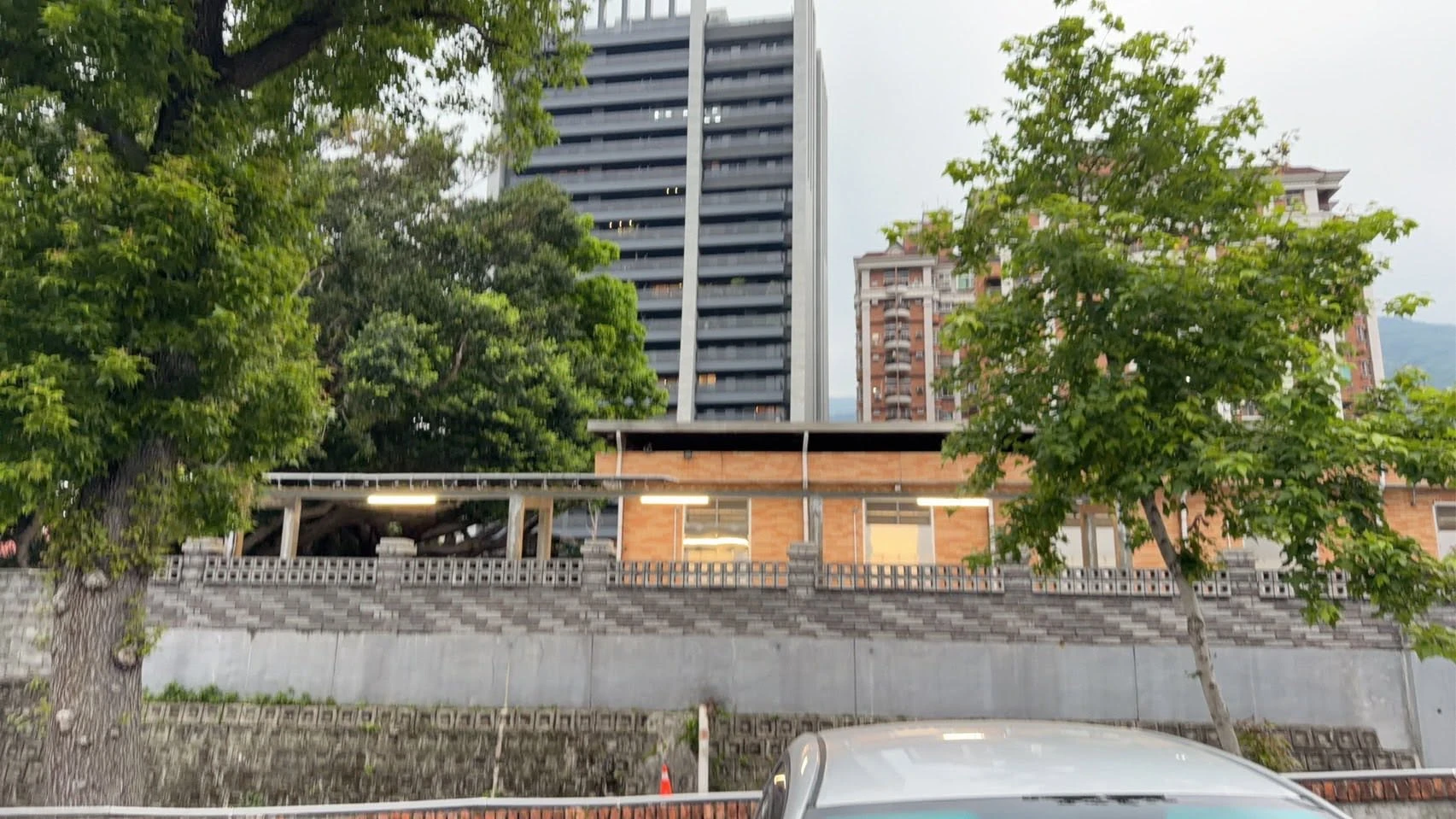 台北市北投區三軍總醫院-停車場太陽能光電儲能系統已安裝完成