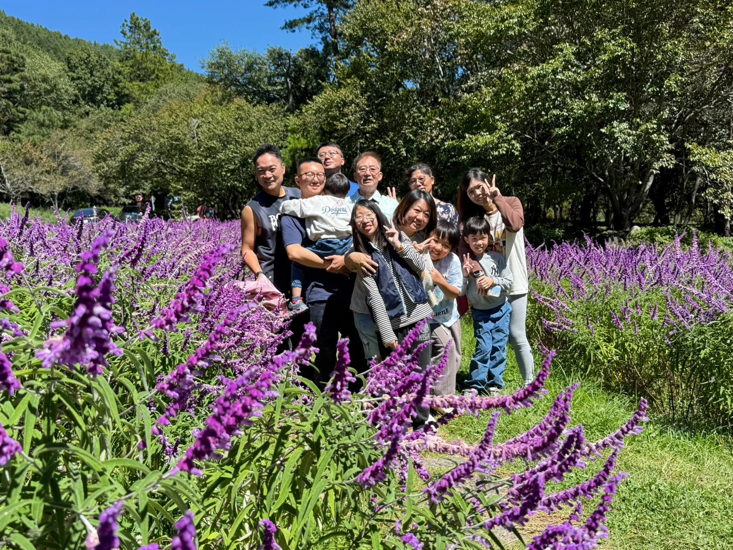 柚子旅遊農場旅行花卉景觀與旅客合照