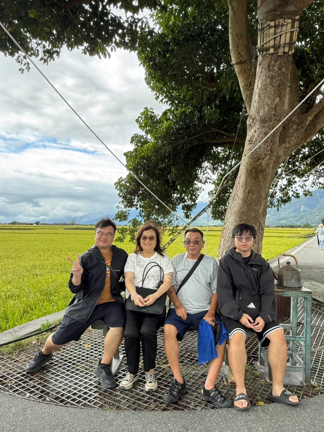 柚子旅遊台東家族旅行田邊休息合照