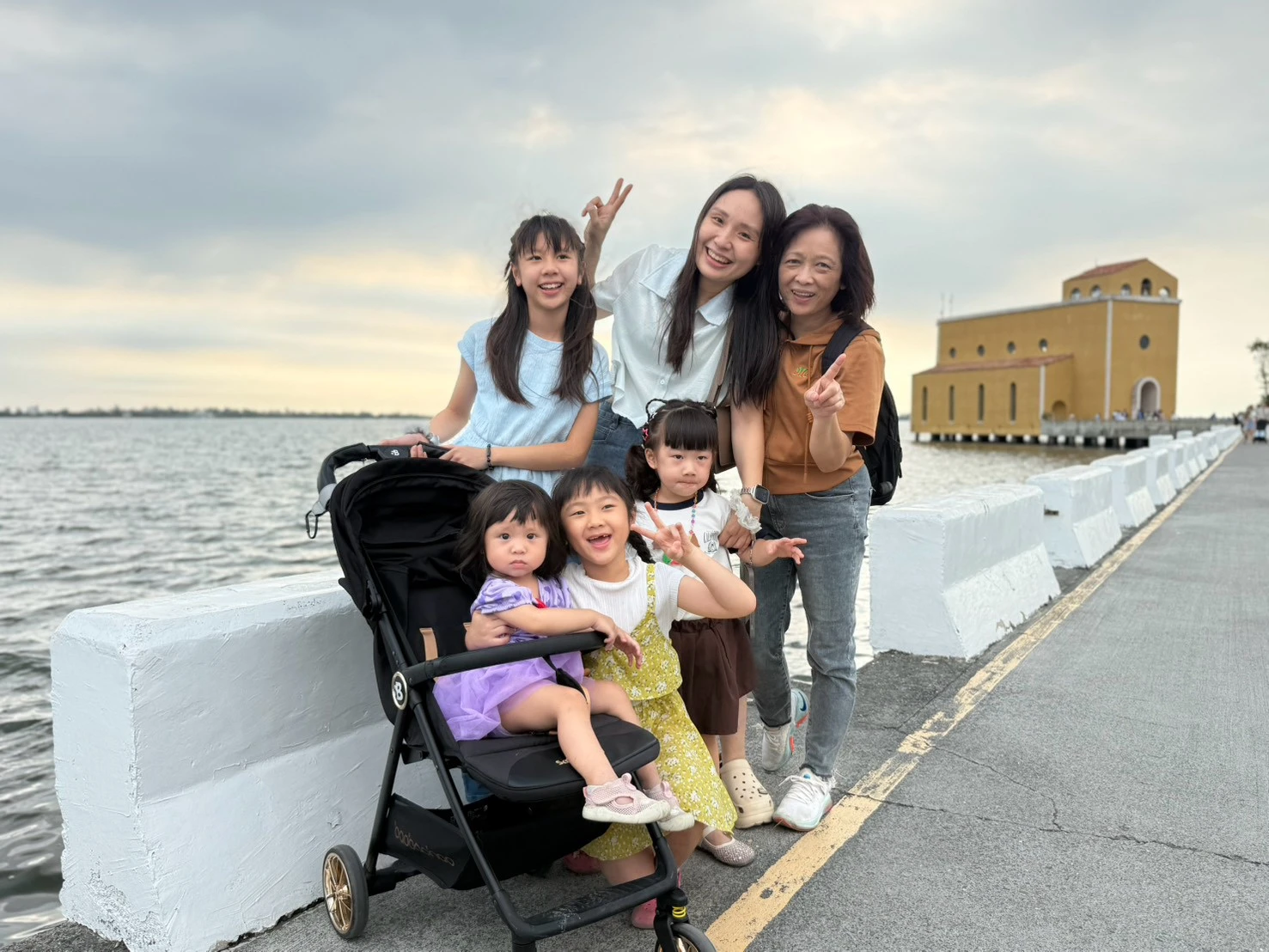 台東三天兩夜家族旅遊海邊全家福