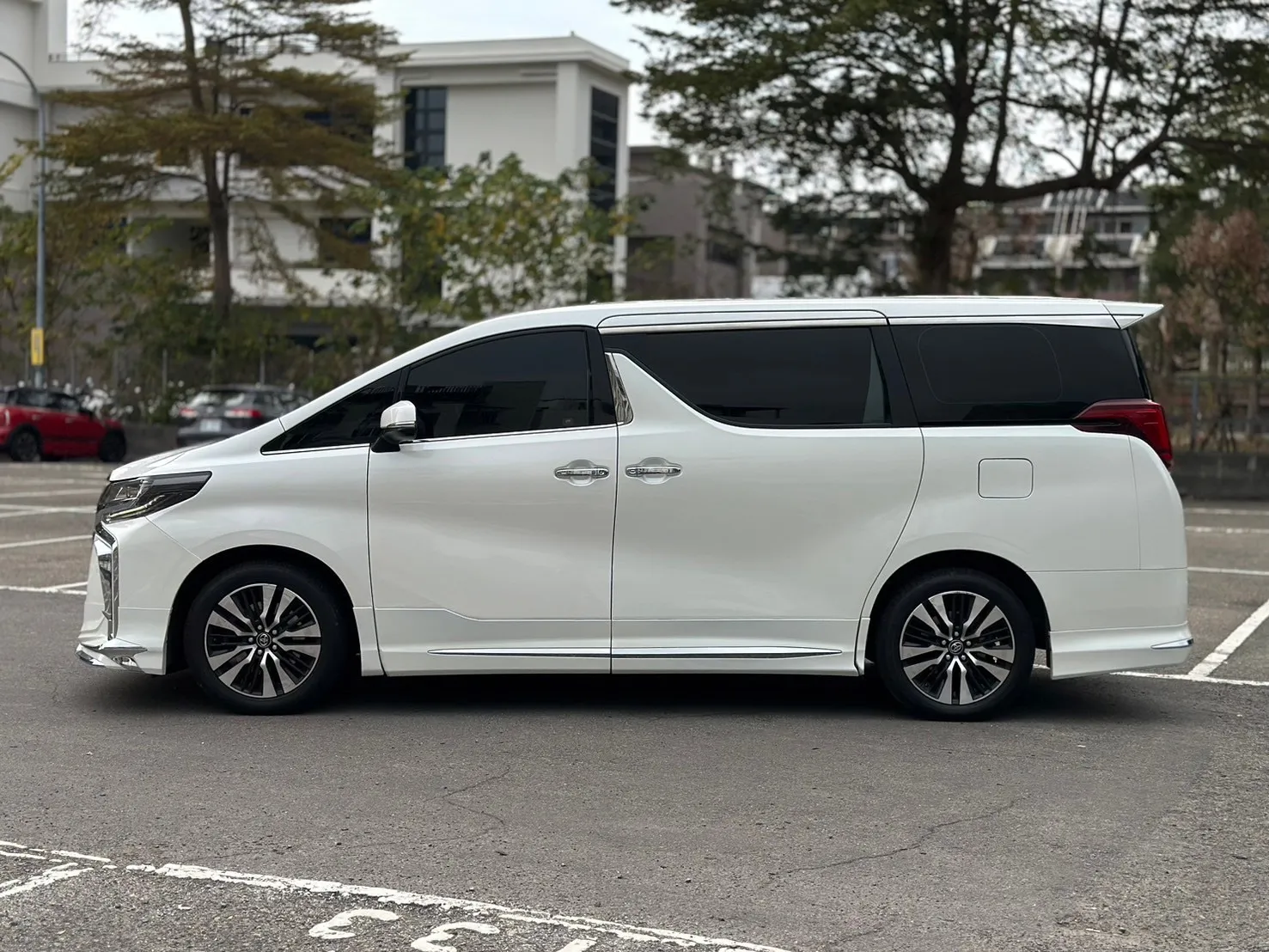 Toyata 六部Alphard 35系