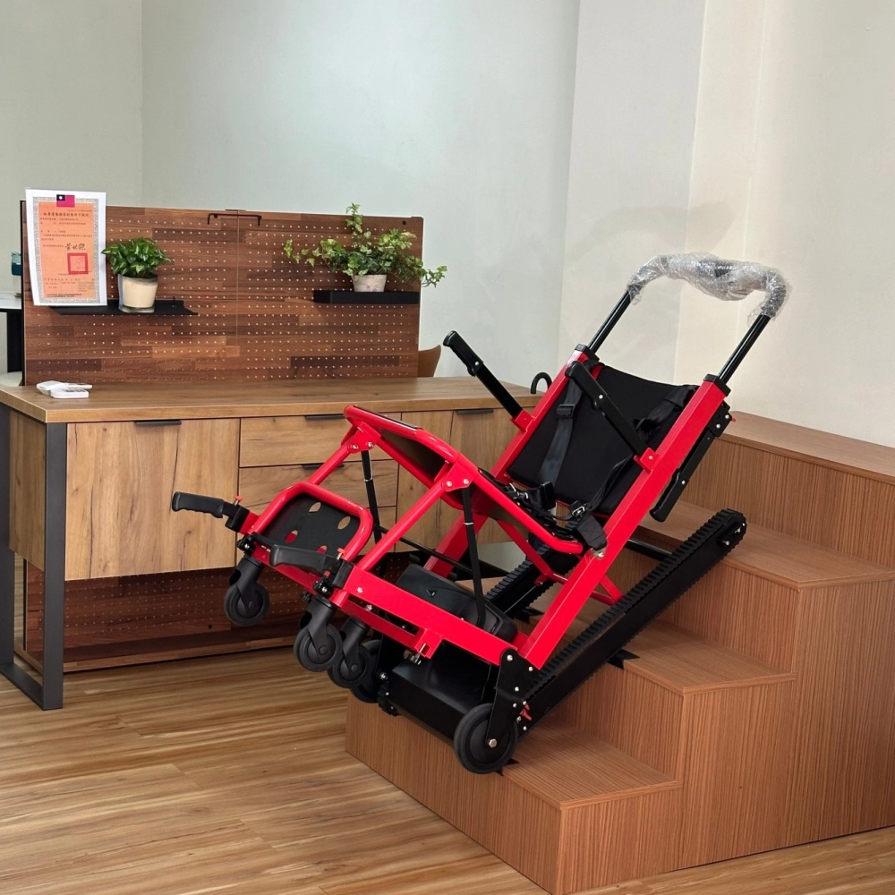 如何選擇適合您使用的履帶式爬梯機是標準型還是小型號？爬梯機尺寸小更安全嗎？｜爬梯機｜爬梯機廠商