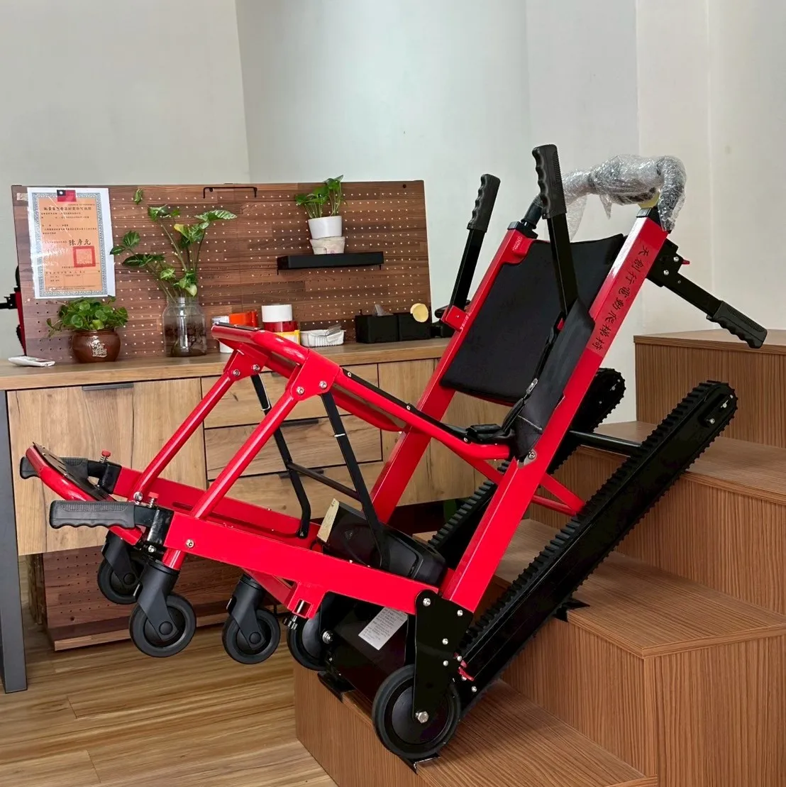 天創行國際有限公司 爬梯機專業首選