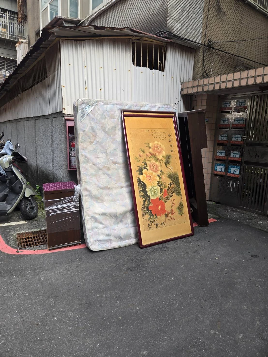 連小姐套房搬家/大型廢棄物下樓/台北個人搬家/中和搬家/新莊搬家