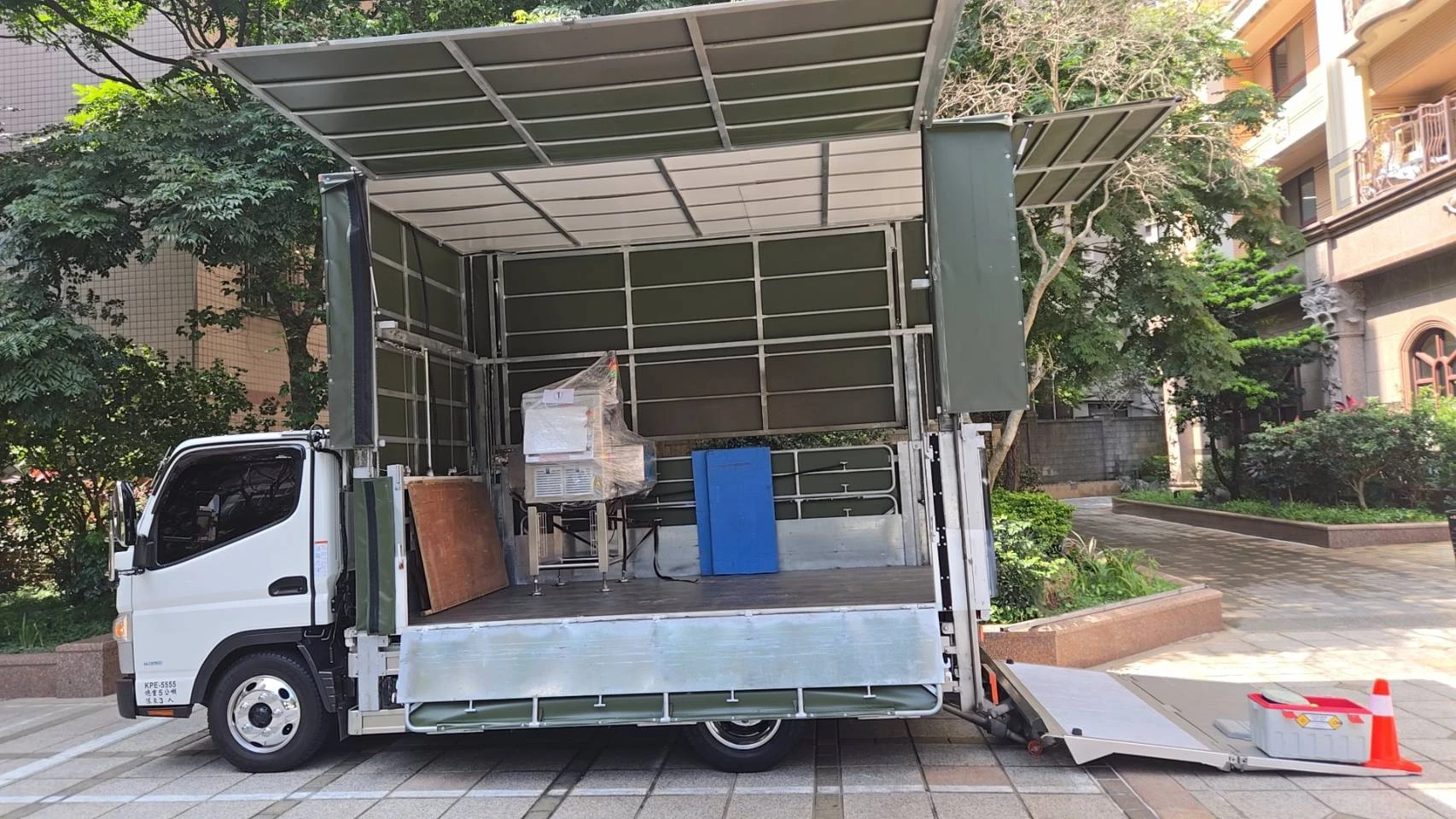 鄭先生食品機械展/台北展場搬運/泰山搬家/南港搬家