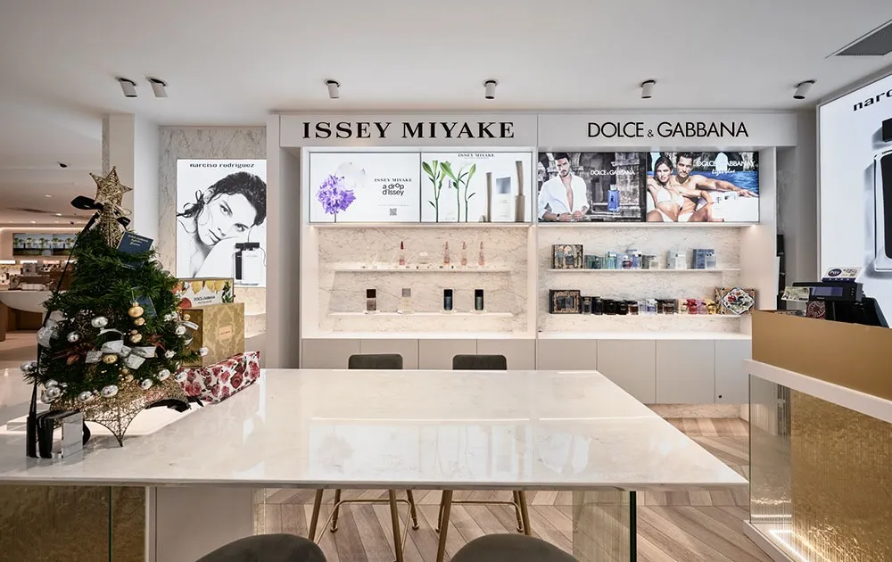 台北SOGO 三宅一生