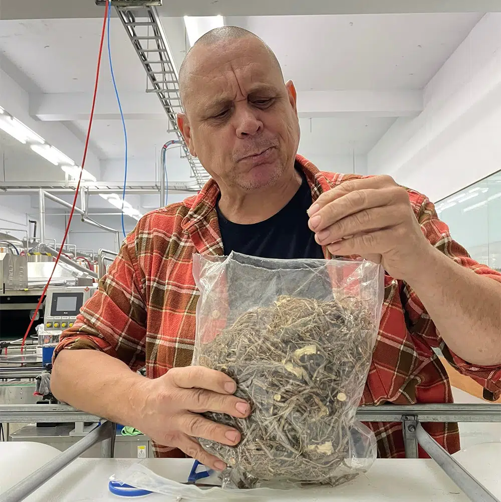 德國釀酒師愛上花蓮移居山上 翻修老木屋 經營私廚料理