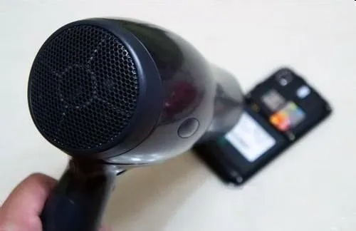 iPhone進水放米缸除濕、吹風機吹都大錯！教你正確方法