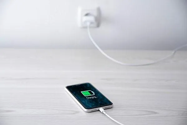 iPhone要充滿到100%電力嗎？ 教你怎樣充電才能延長電池壽命