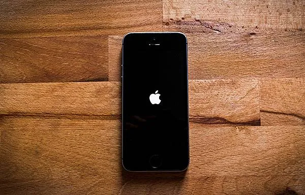 4招解決iPhone 卡在黑底白蘋果