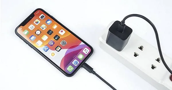 2024 iPhone充電會發熱正常嗎？過熱時該如何處理？