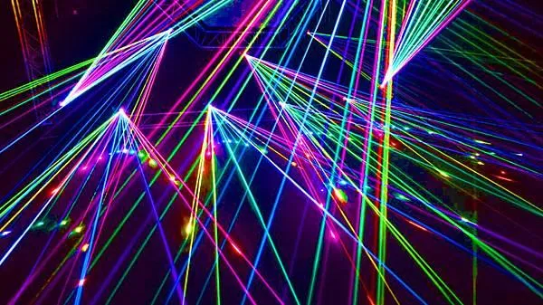 小心高強度雷射光!iPhone相機造成鏡頭感光元件燒壞 小心高強度雷射光!iPhone相機造成鏡頭感光元件燒壞