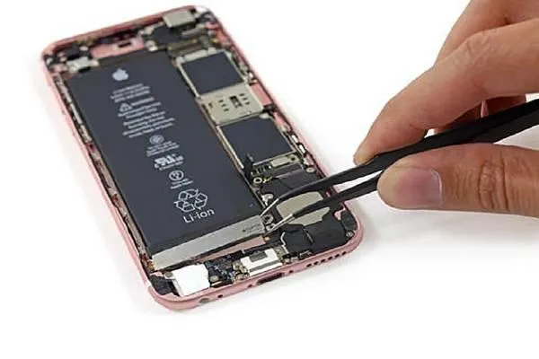 iPhone 電池容量迎大進化! iPhone換電芯遭蘋果禁 iPhone 電池容量迎大進化! iPhone換電芯遭蘋果禁