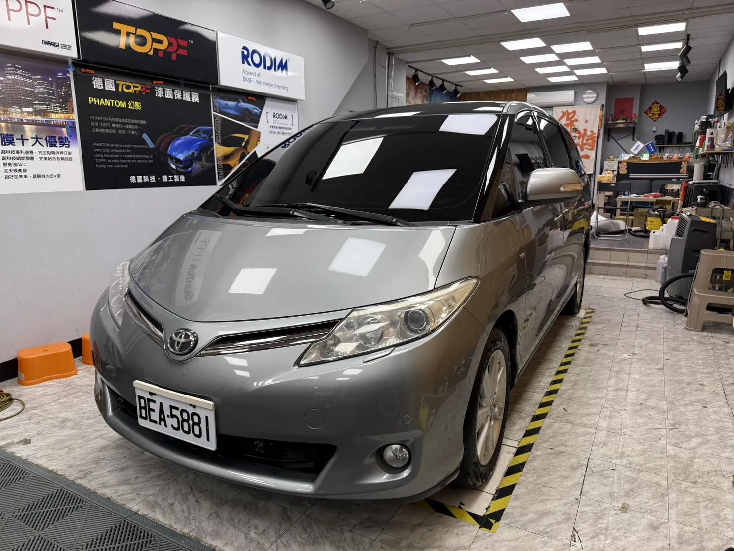 Toyota INNOVA 飛漆處理+陶瓷鍍膜｜高雄汽車鍍膜｜高雄汽車美容