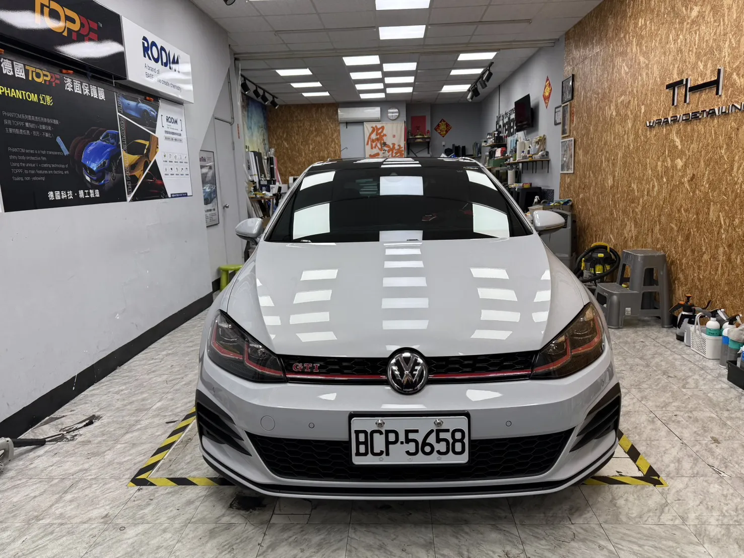 VW golf gti 犀牛皮移除+陶瓷鍍膜｜高雄汽車鍍膜｜高雄汽車美容