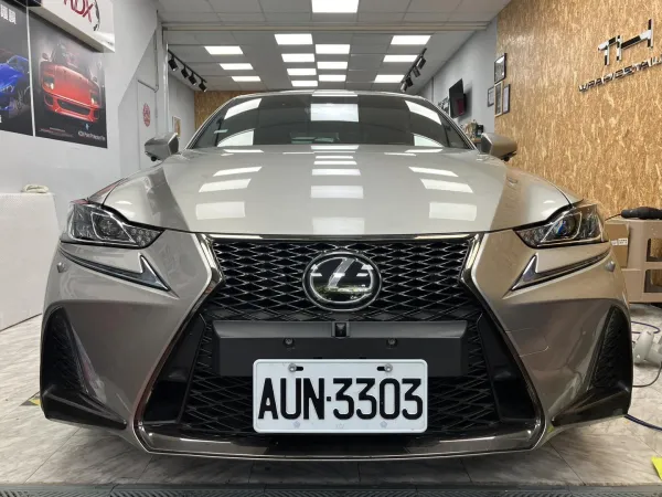 Lexus IS300h｜前後燈燻黑TPU