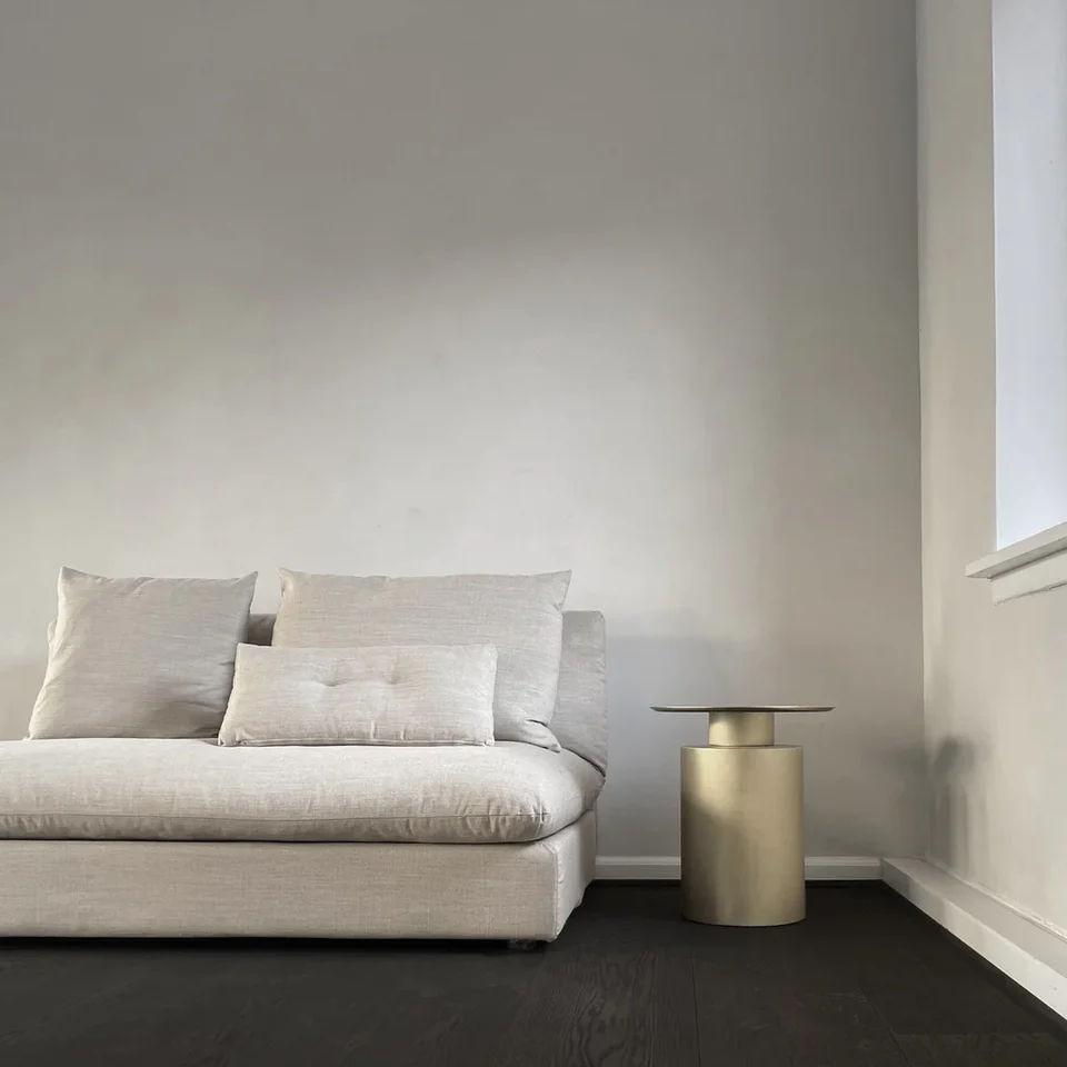 柱桌,高 - 黃銅色