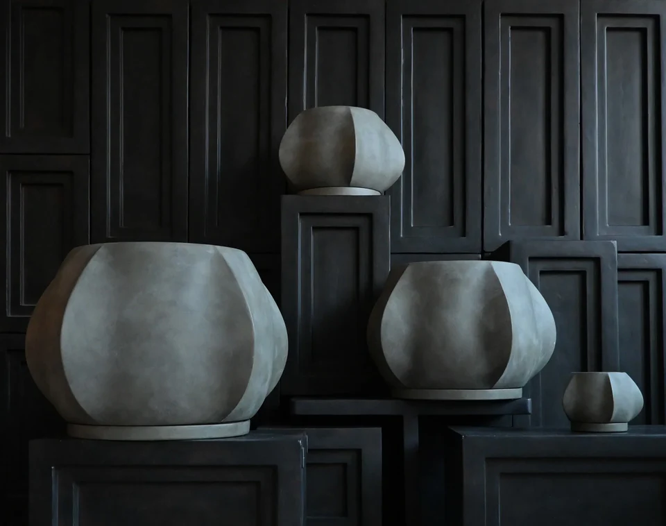 Arket 雕塑花盆,迷你 - 深灰色