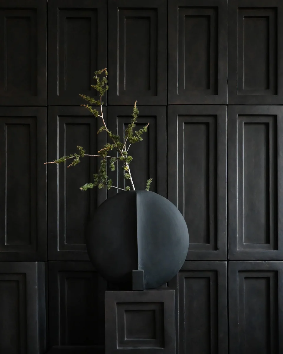 古根海姆花瓶,大 - 黑色