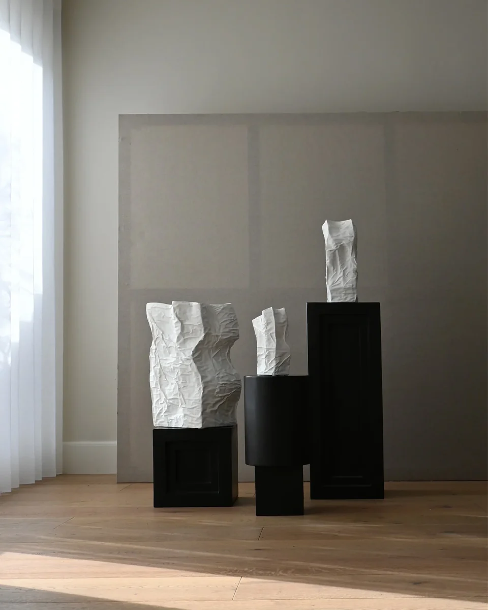 皺褶花瓶,中型 - 骨白色