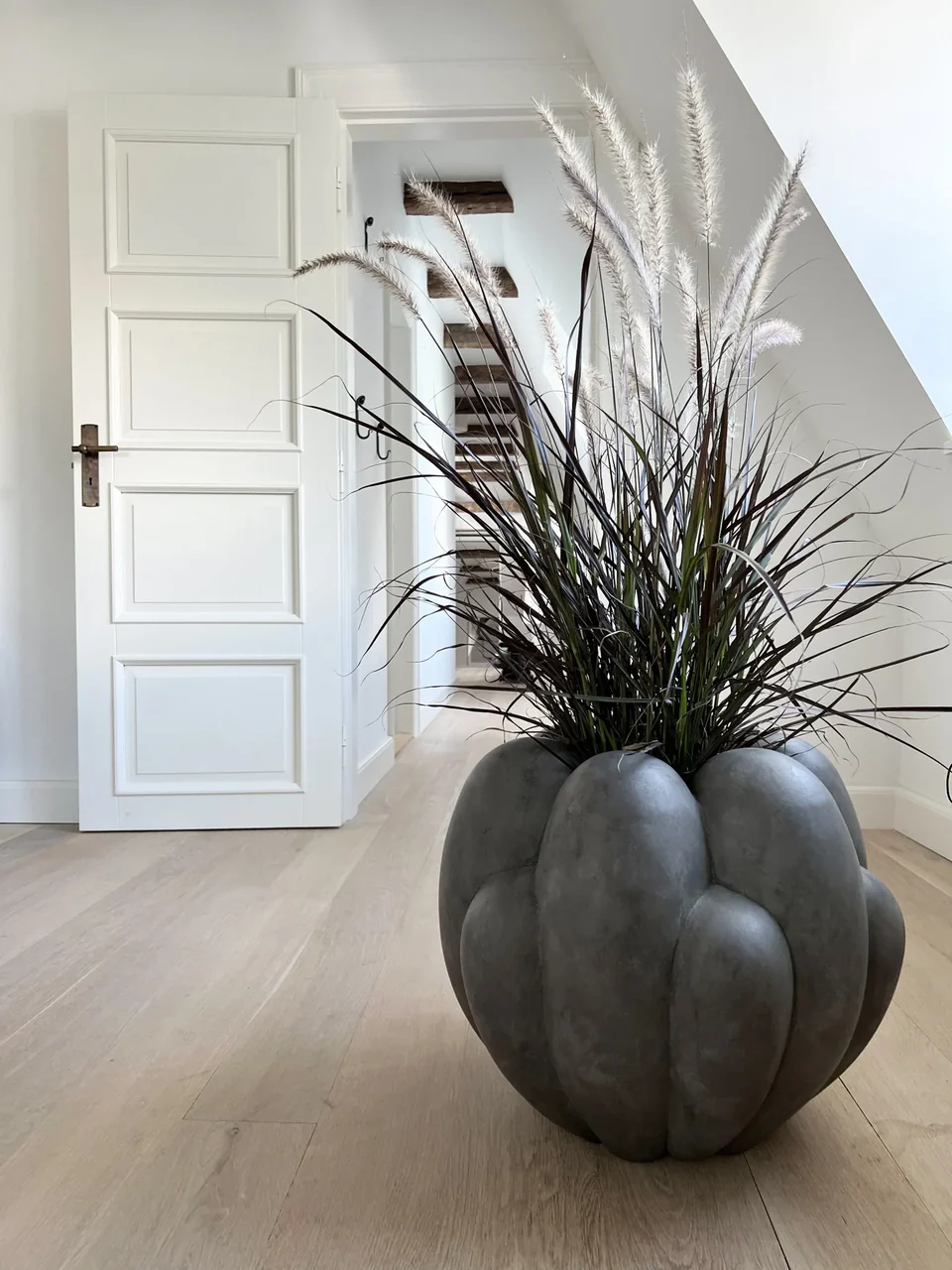 綻放花瓶,大 - 深灰色