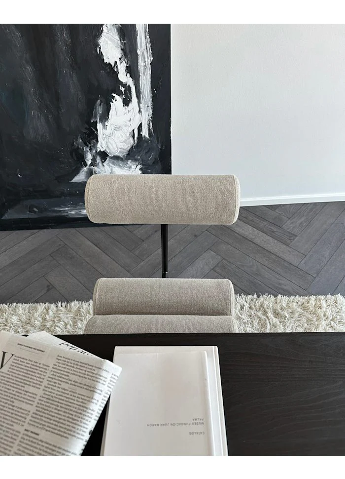 Hiro 餐椅 - 黑色框架 - 沙色