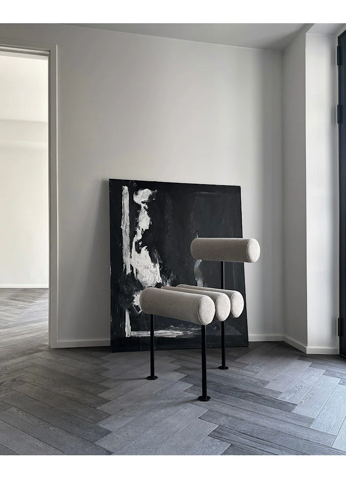 Hiro 餐椅 - 黑色框架 - 沙色