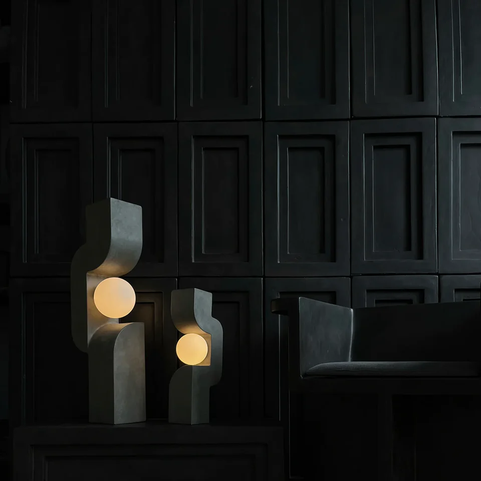 坐著的人,迷你 - 深灰色