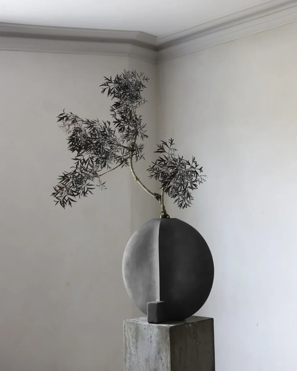 古根海姆花瓶,大 - 深灰色